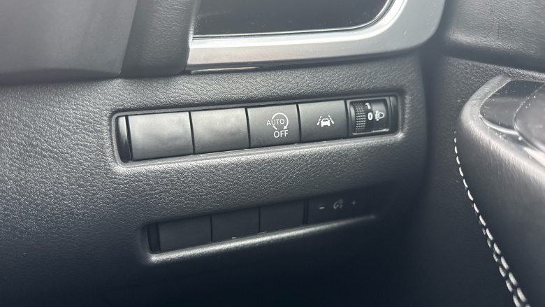 Nissan Qashqai 1.3 DiG-T MH N-Connecta 5dr Petrol Hatchback